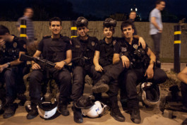 policeman at the gezi protests 