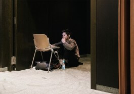 journalist working on a chair - Close UP Berlinale