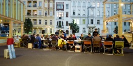 outdoor dinner at Park macht Platz
